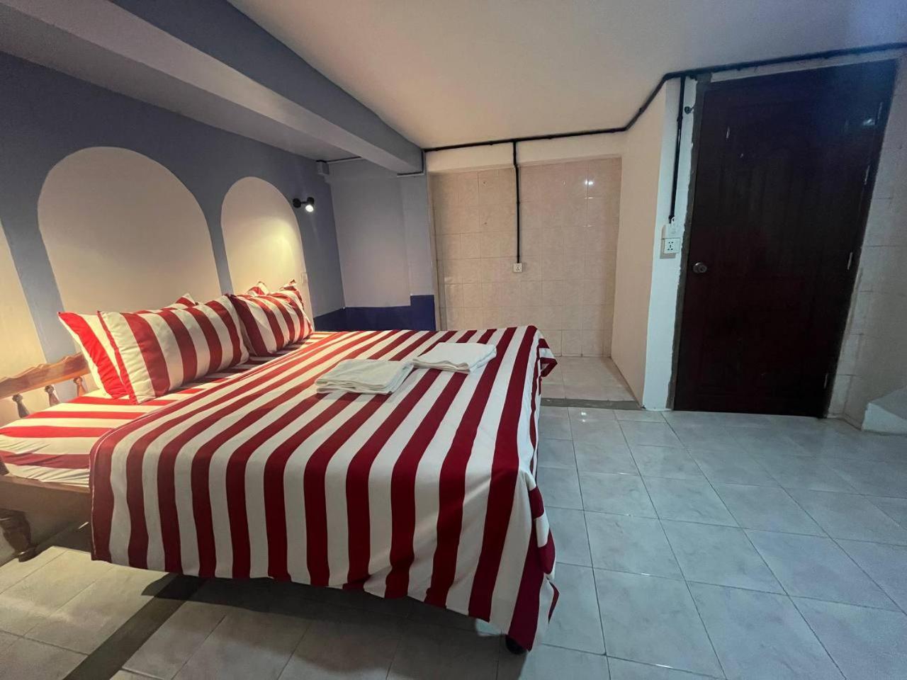 Por Chey Guesthouse Battambang Exterior foto